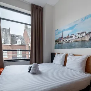 Easyhotel City Centre 2*, Maastricht Pays-Bas